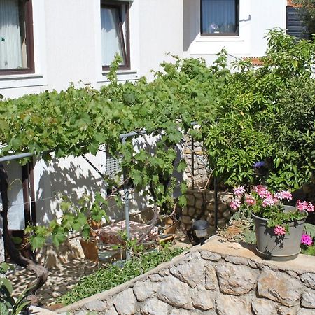 Apartments With A Parking Space Mali Losinj Exterior photo