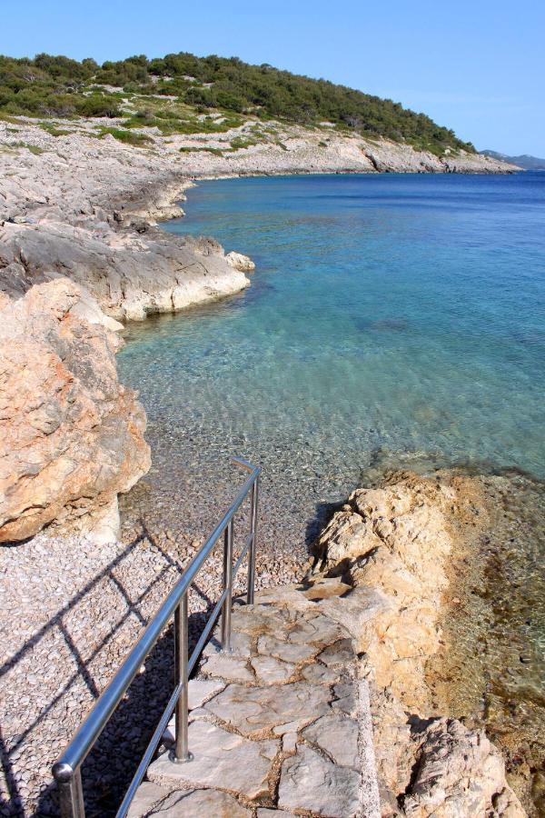 Apartments With A Parking Space Mali Losinj Exterior photo