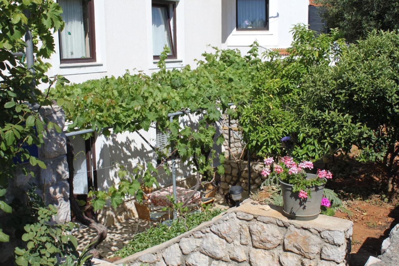 Apartments With A Parking Space Mali Losinj Exterior photo