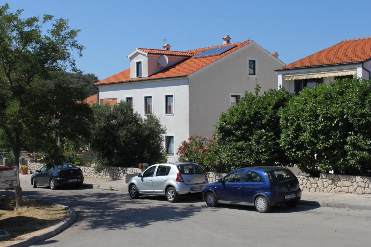 Apartments With A Parking Space Mali Losinj Exterior photo
