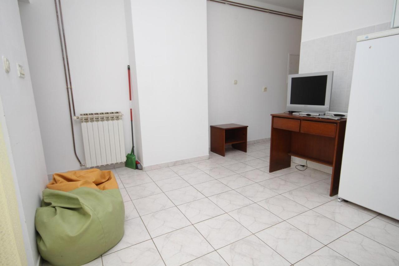 Apartments With A Parking Space Mali Losinj Exterior photo