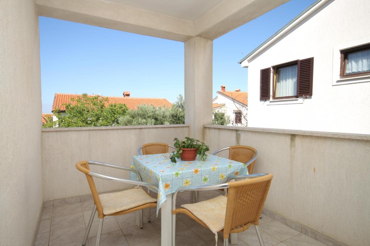 Apartments With A Parking Space Mali Losinj Exterior photo
