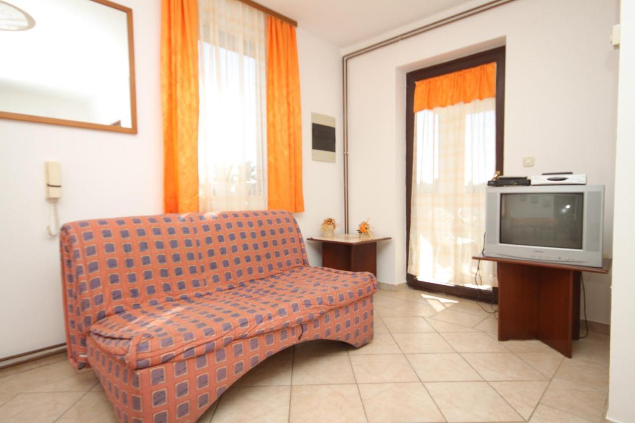Apartments With A Parking Space Mali Losinj Exterior photo