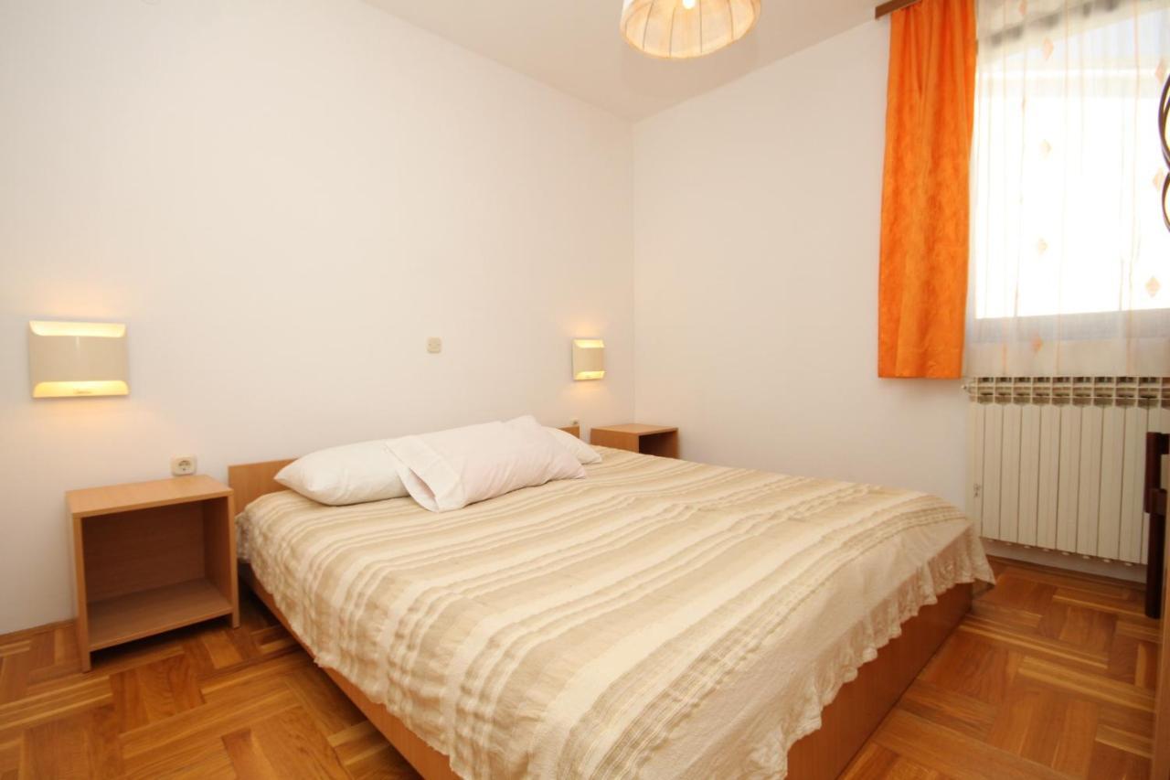Apartments With A Parking Space Mali Losinj Exterior photo
