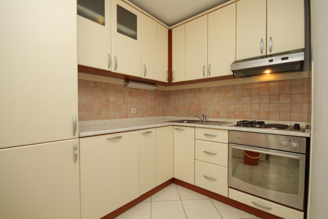Apartments With A Parking Space Mali Losinj Exterior photo
