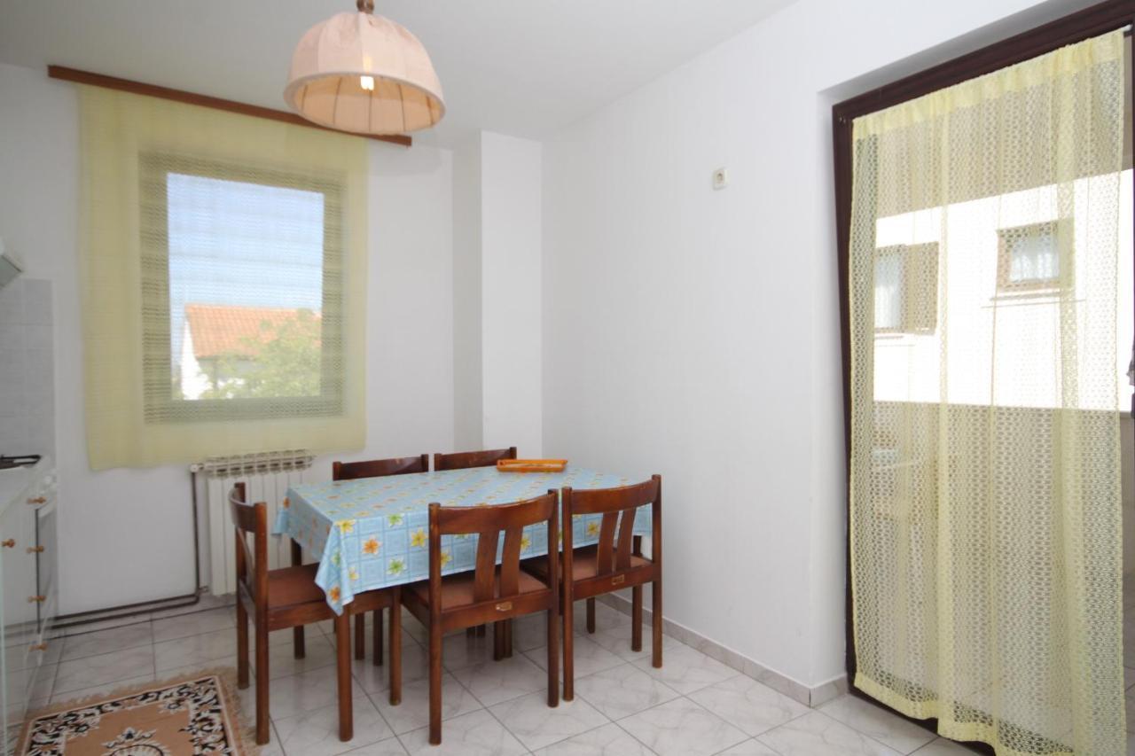 Apartments With A Parking Space Mali Losinj Exterior photo