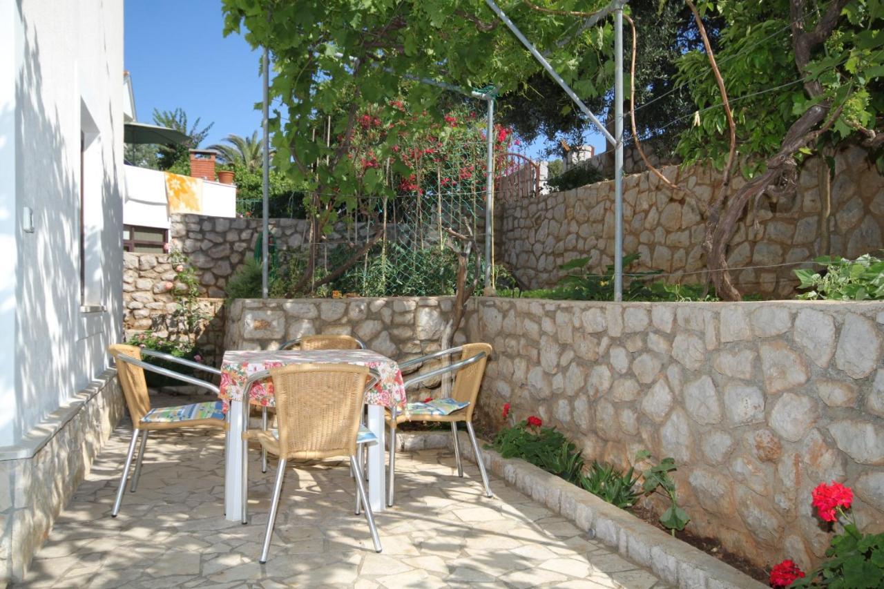 Apartments With A Parking Space Mali Losinj Exterior photo