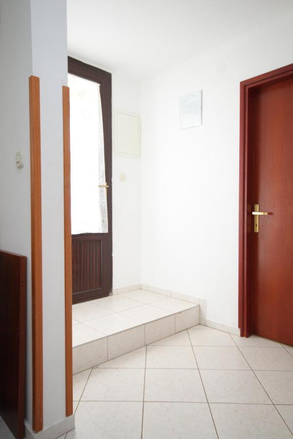 Apartments With A Parking Space Mali Losinj Exterior photo