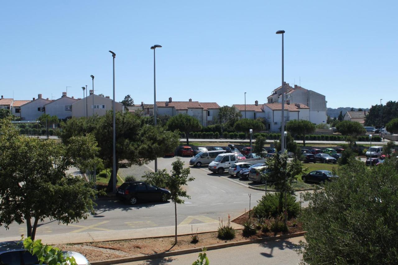 Apartments With A Parking Space Mali Losinj Exterior photo