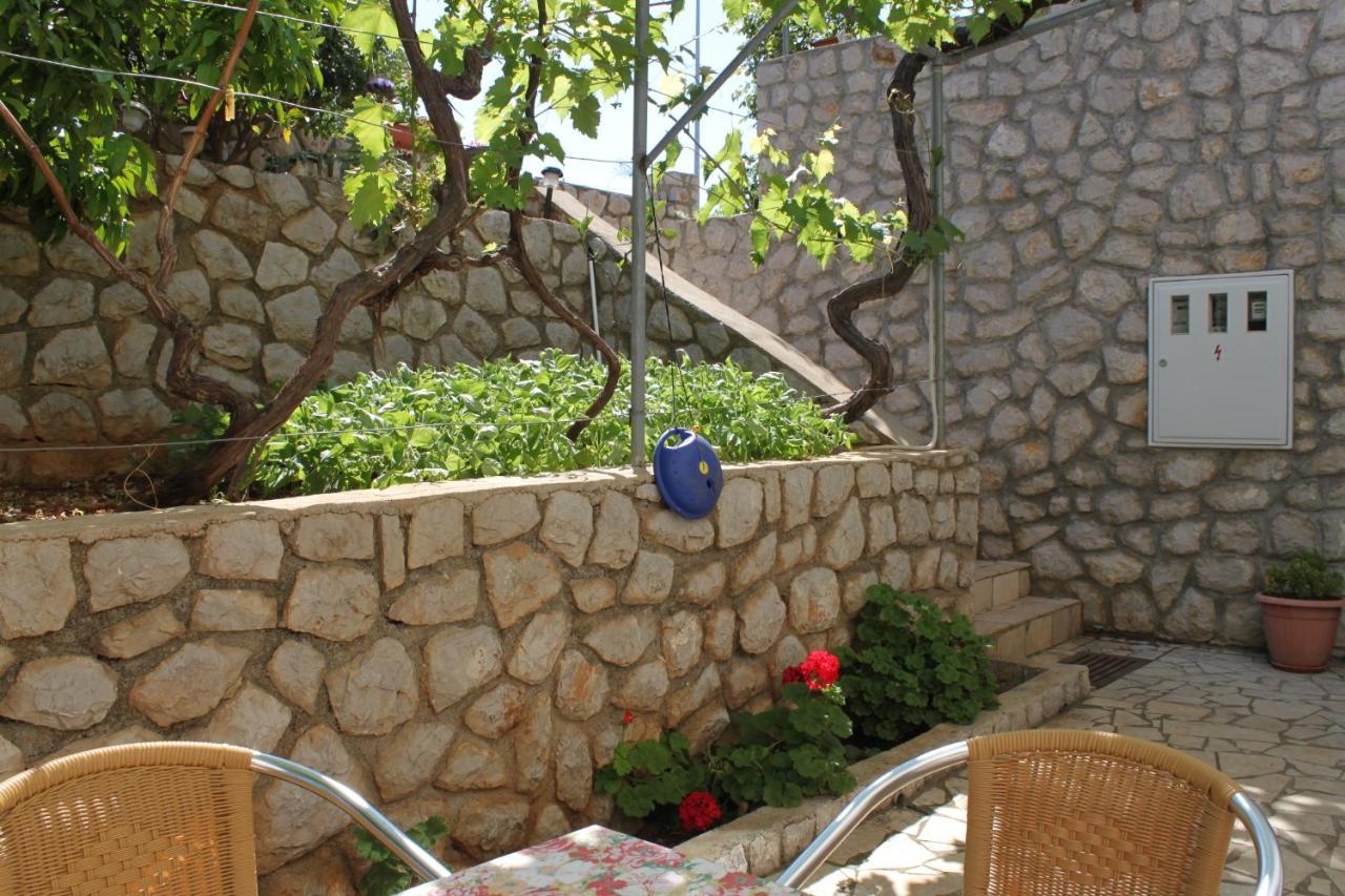 Apartments With A Parking Space Mali Losinj Exterior photo